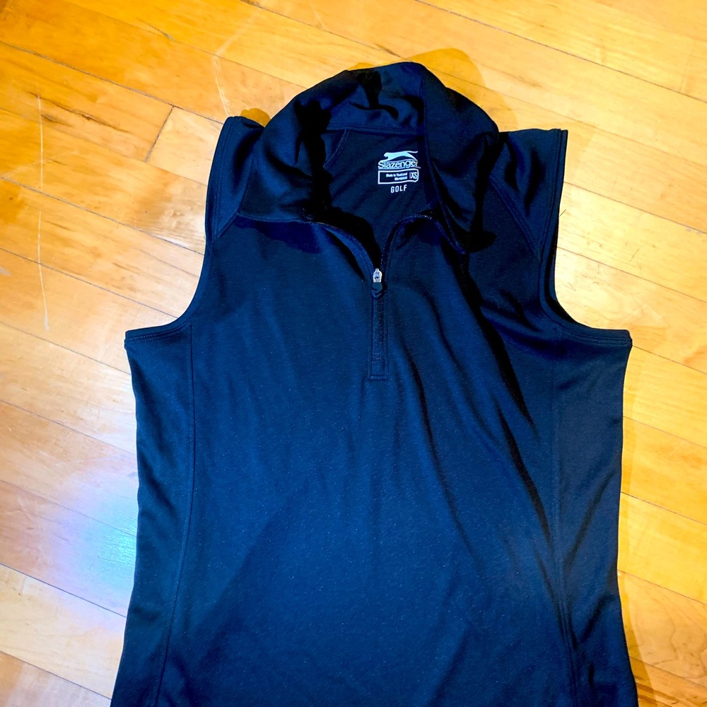Golf shirt- sleeveless half-zip